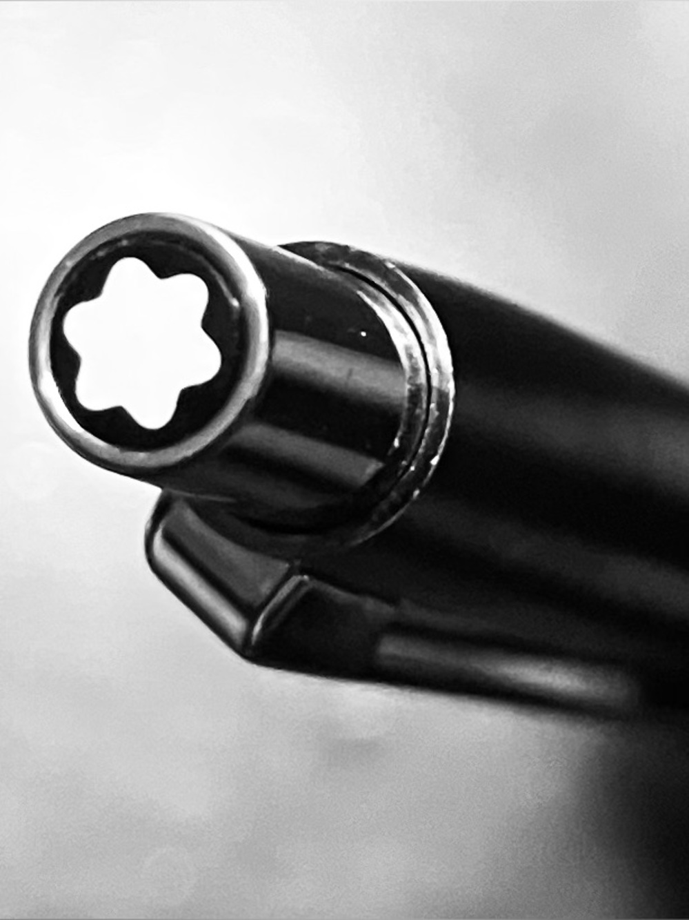 Rare Mont blanc push button Black Rollerball Pen with Star Emblem